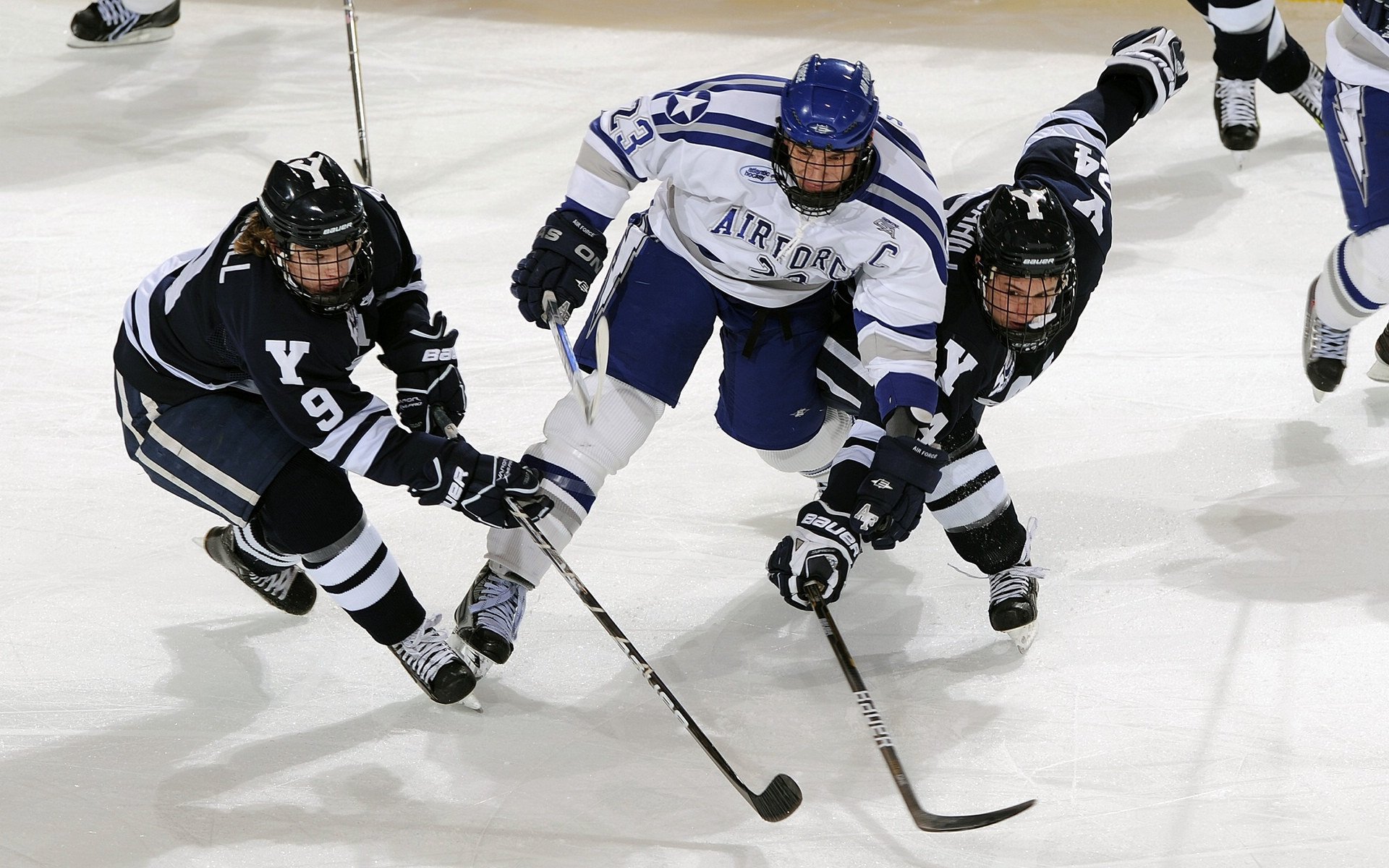 国际足球赛事的组织经验为下届主办国提供借鉴,简述国际足联主办的世界重大赛事